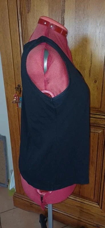 Camiseta negra sin mangas talla 42 – photo 4